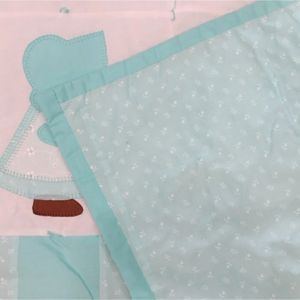 Handmade Sunbonnet Sue Dutch Girl Patchwork Baby Quilt Turquoise White 40 X 49